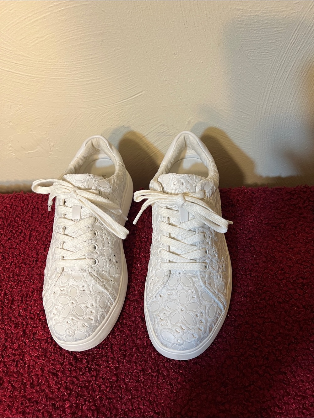 Kate Spade New York Lift Floral Eyelet Lace Sneakers size 8.5